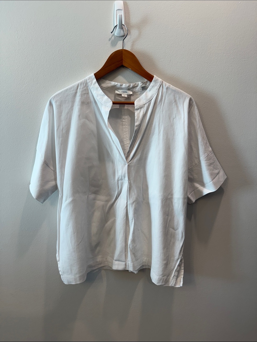 Vince White Short-Sleeve Open V Linen Blend Shirt with Front Pleat Sz S